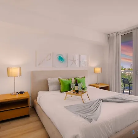 1 Bedroom Modern Resort Balcony Gym & Amazing Pool